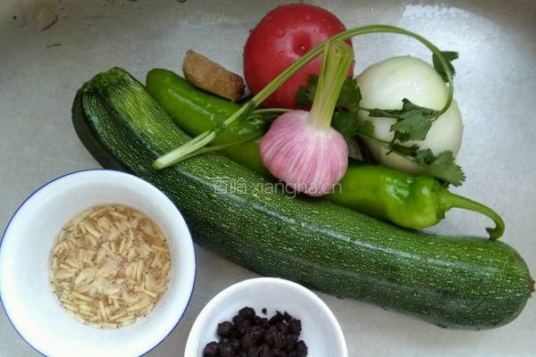 豆豉炒西葫芦的做法图解1