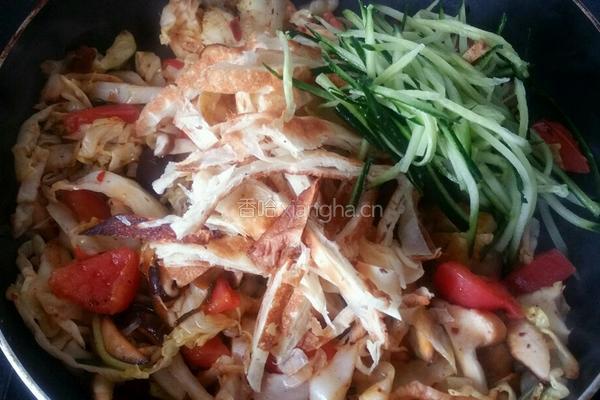 榨菜时蔬炒饼的做法图解7