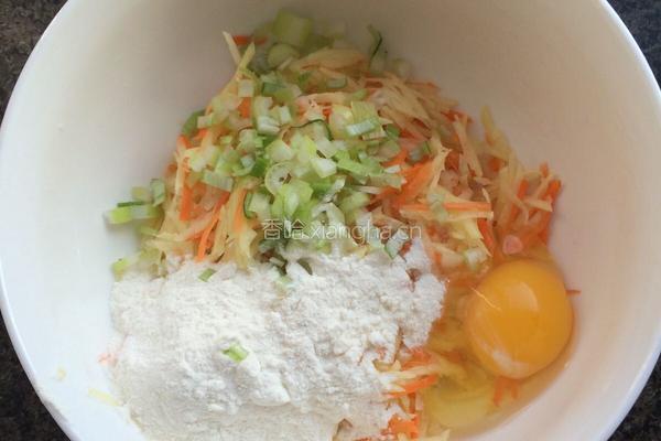 葱香土豆鸡蛋饼的做法图解3