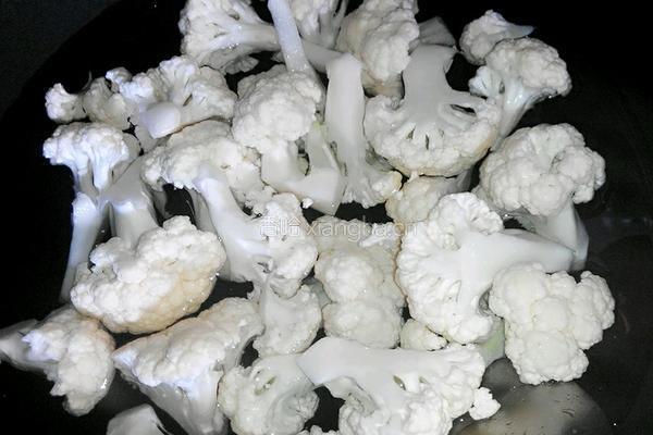 素炒菜花的做法图解2