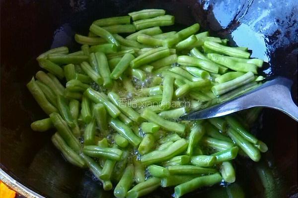 腊肠干煸四季豆的做法图解6