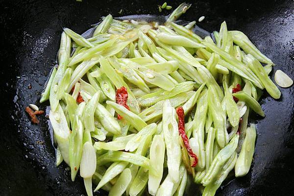 长豆角炒肉丝的做法图解6