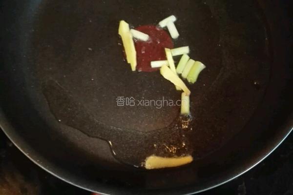 西芹炒虾仁的做法图解4