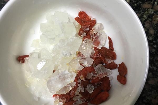 冰糖雪耳莲子糖水的做法图解4
