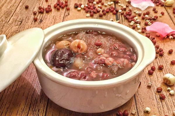 薏米莲子银耳羹的做法图解5