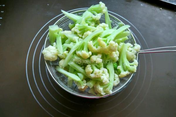 菜花木耳炒肉的做法图解4