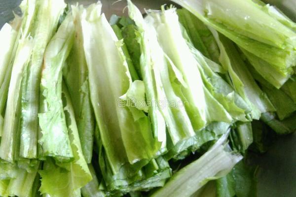 清炒油麦菜的做法图解1