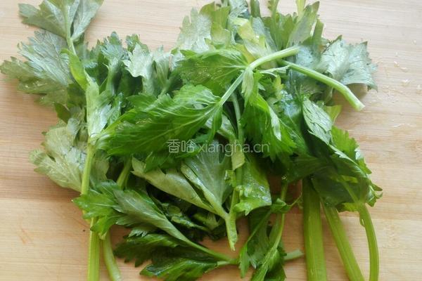 玉米面菜饼子的做法图解1