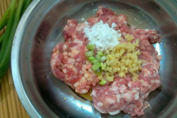 猪肉饺子馅的做法图解2
