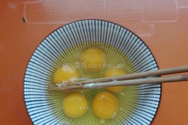 槐花韭菜鸡蛋包子的做法图解2