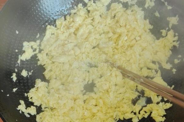 槐花韭菜鸡蛋包子的做法图解5