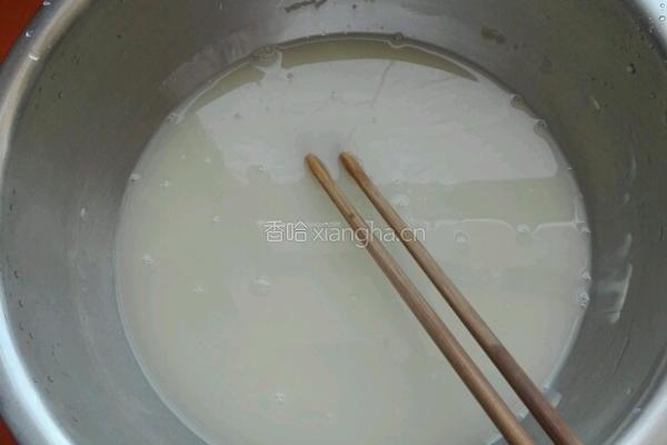 槐花韭菜鸡蛋包子的做法图解6