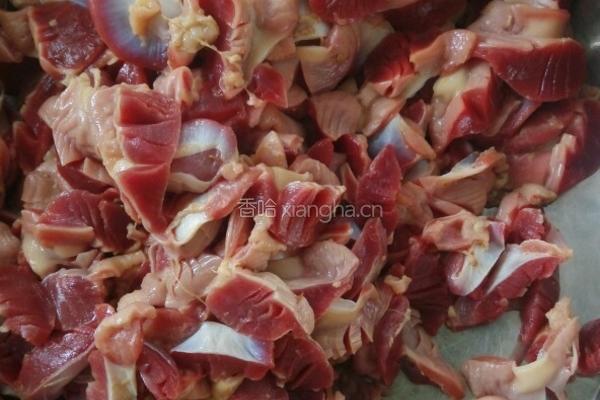 鸡胗辣炒酸豆角的做法图解1