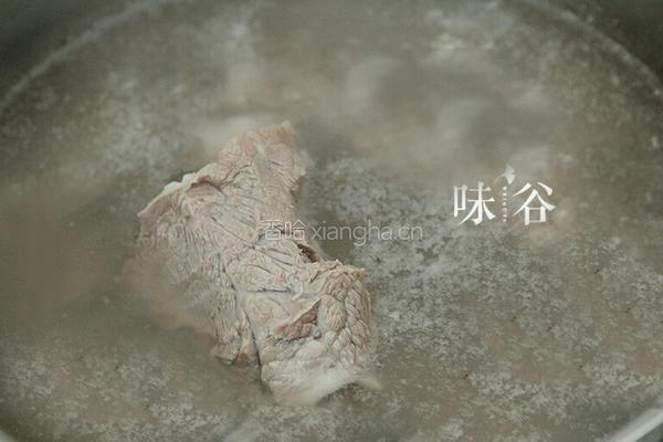 石斛炖瘦肉汤的做法图解3