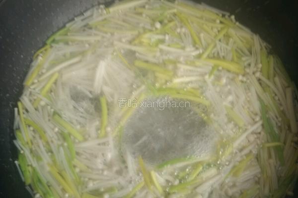 蒜苗拌金针菇的做法图解3