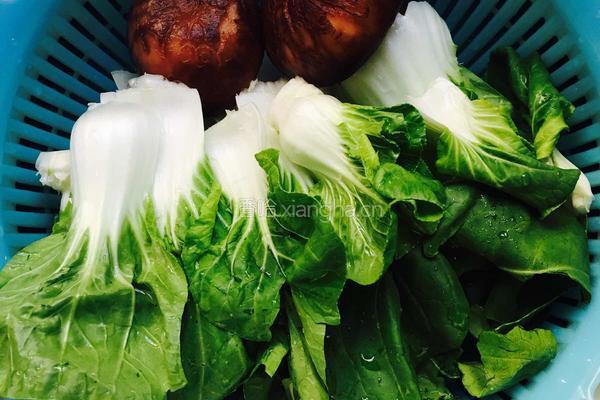 家常香菇青菜的做法图解1