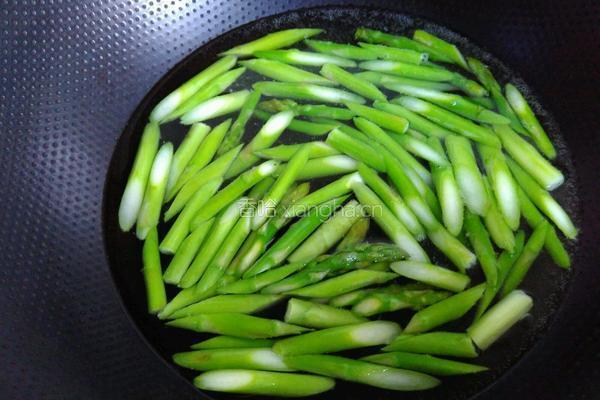 清炒芦笋肉丝的做法图解3