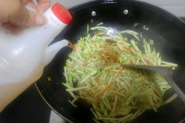 醋溜西葫芦丝的做法图解4