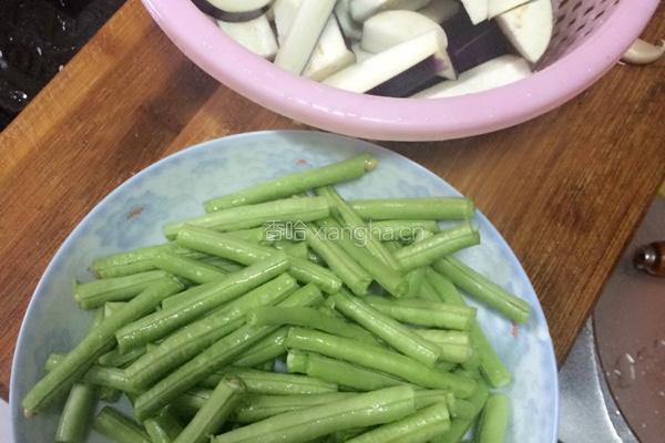 长豆烧茄子的做法图解2