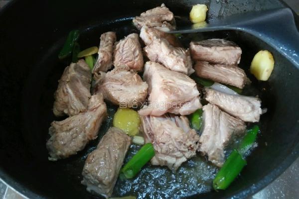 小土豆烧排骨的做法图解3