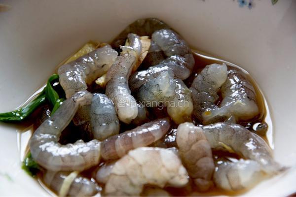 虾肉馄饨的做法图解1