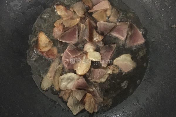 蒜苔金针菇炒肉的做法图解2