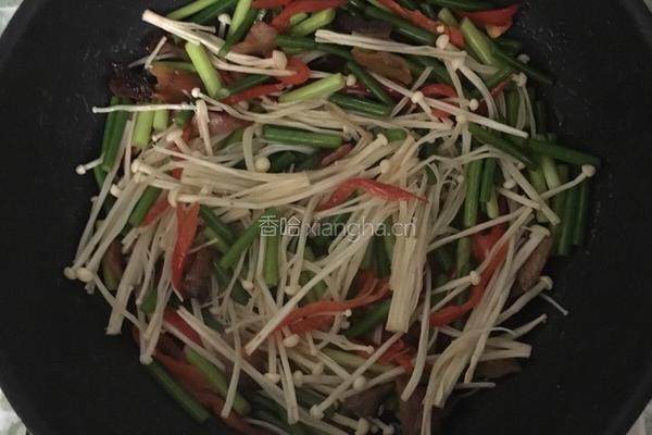 蒜苔金针菇炒肉的做法图解5