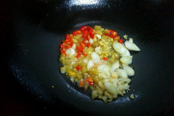 酸豆角炒鸡杂的做法图解8