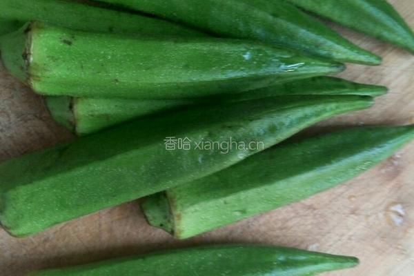 鸡蛋炒秋葵的做法图解1