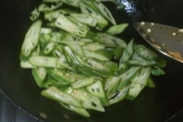 鸡蛋炒秋葵的做法图解4