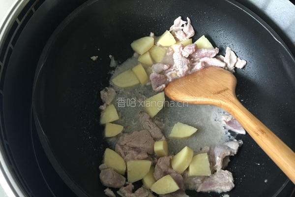 土豆青豆海鲜菇炒里脊肉的做法图解4