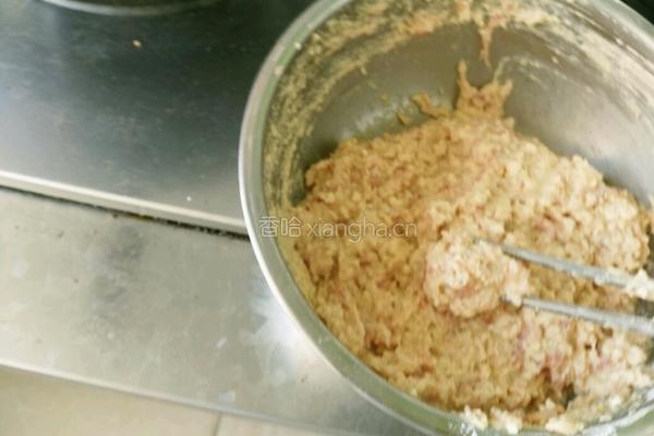 炸猪肉丸子的做法图解3