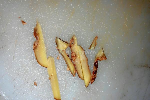 酸菜炒肉的做法图解3