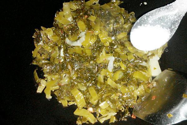 酸菜炒肉的做法图解7