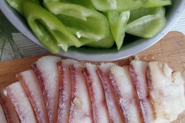 大辣椒炒肉的做法图解2
