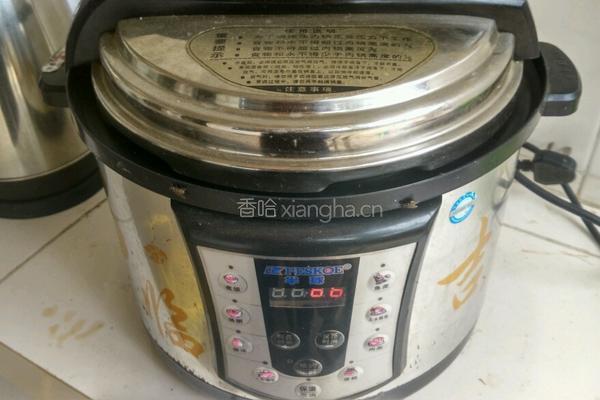 土豆腊肠焖饭的做法图解6
