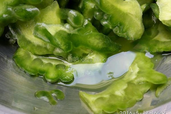 苦瓜牛肉的做法图解7
