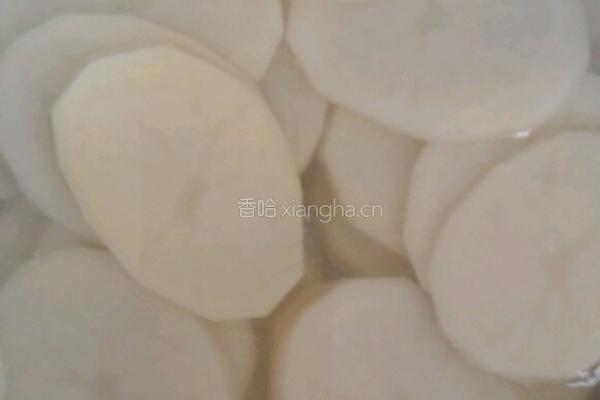 炸土豆片的做法图解2