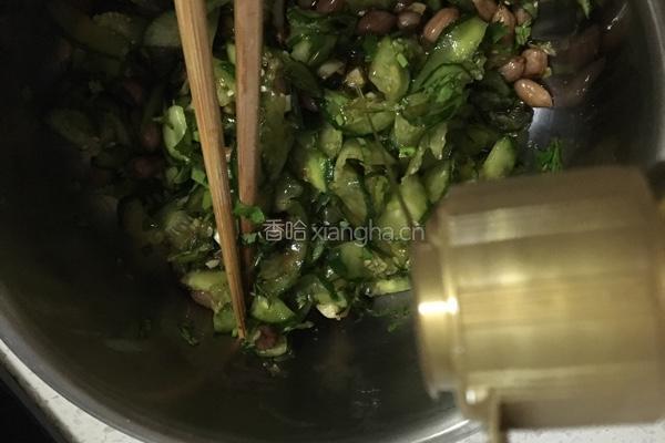 五香花生米拌黄瓜的做法图解9