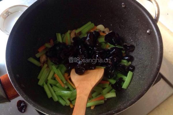 芹菜炒木耳的做法图解9