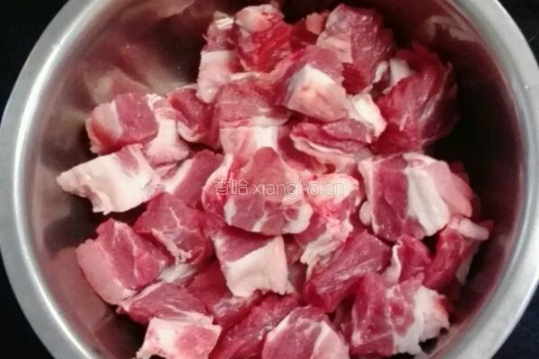 清炖白萝卜牛腩汤的做法图解1