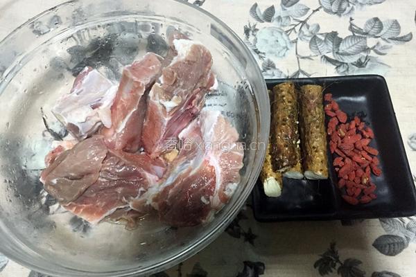 山药枸杞骨头汤的做法图解1