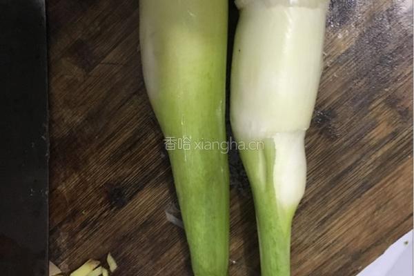 清炒茭白的做法图解1