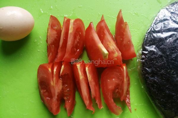 西红柿紫菜蛋花汤的做法图解1
