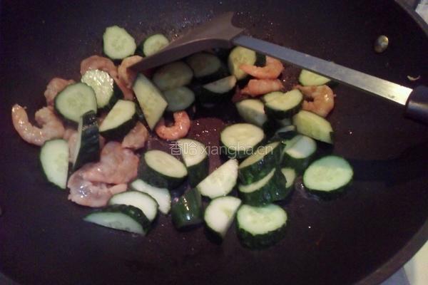 黄瓜炒虾仁的做法图解3
