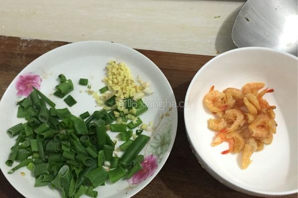 虾仁清汤面的做法图解1