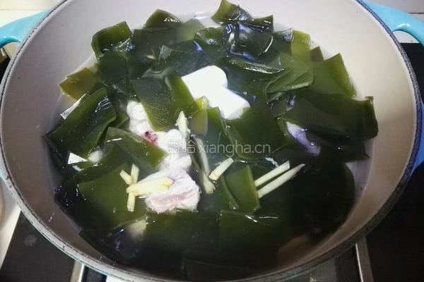 山药海带排骨汤的做法图解5