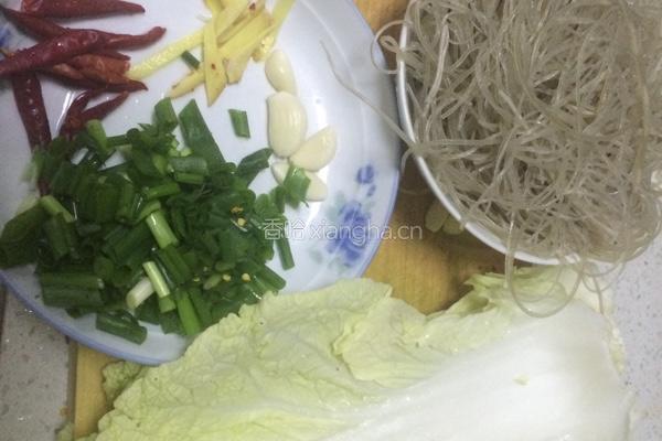 白菜炒粉丝的做法图解1