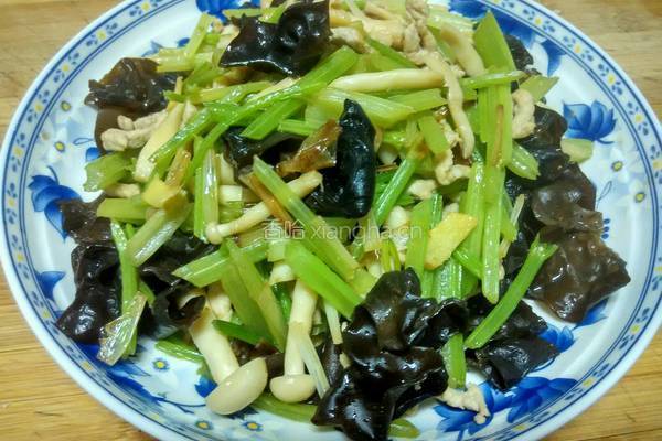 西芹木耳白玉菇的做法图解12