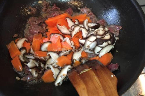 胡萝卜炒牛肉的做法图解7